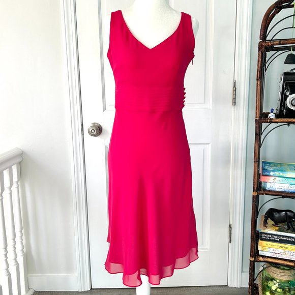 ANN TAYLOR Sleeveless Silk V Neck Sheath Dress (size 4P) - Picture 1 of 9